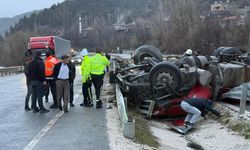 ÇANKIRI'DA FECİ KAZA: DEVRİLEN TIRIN ALTINDA KALDI