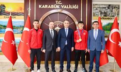 VALİ ÇAĞATAY DÜNYA ŞAMPİYONU MUHAMMET ARİF'İ MAKAMINDA KABUL ETTİ