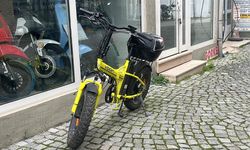 ELEKTRİKLİ BİSİKLETTEN DÜŞEN SÜRÜCÜ YARALANDI