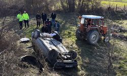 ESKİPAZAR YOLUNDA KAZA: ARAÇ YOL KENARINA DEVRİLDİ