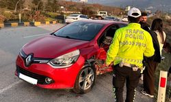 SAFRANBOLU'DA İKİ ARAÇ ÇARPIŞTI: 2 YARALI