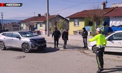 KARABÜK'TE İKİ OTOMOBİL ÇARPIŞTI: 3 YARALI