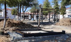 MEHMET AKİF ERSOY PARKI'NDA ÇALIŞMALAR SÜRÜYOR