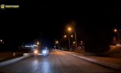 KARABÜK'TE TERS YÖNDE İLERLEYEN OTOMOBİL KAMERALARDA