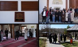 ÜNİVERSİTE ÖĞRENCİLERİ ÇİVİSİZ CAMİ'YE HAYRAN KALDI