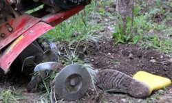 BACAKLARINI ÇAPA MAKİNESİNE KAPTIRAN ÇİGTÇİ AĞIR YARALANDI