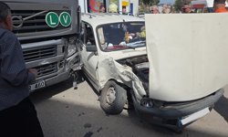 SAFRANBOLU'DA TIR VE OTOMOBİL ÇARPIŞTI