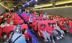 KASTAMONU'DA 300 ÖĞRENCİ "GEZEN SİNAMA TIRI" İLE FİLM İZLEDİ