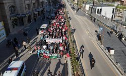 KARABÜK’TE YÜZLERCE KİŞİ GAZZE İÇİN YÜRÜDÜ