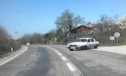 BARTIN'DA İKİ OTOMOBİL KAFA KAFAYA ÇARPIŞTI