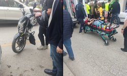 OTOMOBİLLE MOTOSİKLET ÇARPIŞTI: 1 YARALI