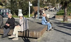 HAVALARIN ISINMASIYLA ZONGULDAK SAHİLİ HAREKETLENDİ