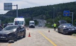 KAVŞAKTA ÇARPAN ARAÇLAR HURDAYA DÖNDÜ