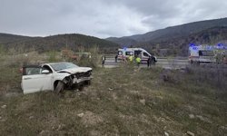 KASTAMONU'DA OTOMOBİL SU KANALINA DÜŞTÜ: 4 YARALI