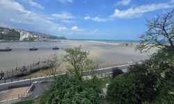 ZONGULDAK LİMANI YAĞIŞLARLA SARI RENGE DÖNDÜ