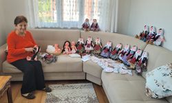 14 YILDIR YAPTIĞI BEZ BEBEKLERLE ŞERİFE BACI'NIN HATIRASINI YAŞATIYOR