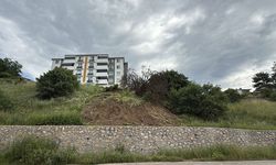 BEŞBİNEVLER MAHALLESİ'NDE KORKUTAN HEYELAN
