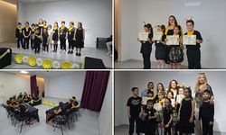 MİNİK ÖĞRENCİLER İNGİLİZCEDE KIYASIYA YARIŞTI