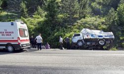 KASTAMONU'DA KAMYON ŞARAMPOLE DEVRİLDİ: 2 YARALI