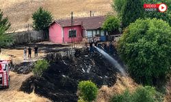 KARABÜK'TE TEK KATLI EVİN BAHÇESİNDE ANIZ YANGINI PANİĞİ