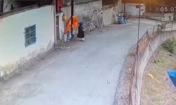 ELEKTRİK DİREĞİNDEKİ YATAK ÖRTÜSÜNÜ ALIP GİTTİ