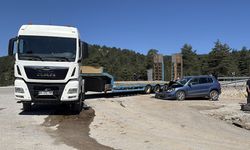 OTOMOBİL İLE TIR ÇARPIŞTI 4 KİŞİ YARALANDI