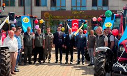 YENİCE'DE ORKÖY DESTEĞİYLE 5 AİLEYE TRAKTÖR TESLİM EDİLDİ
