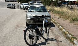 OTOMOBİLİN ÇARPTIĞI BİSİKLET SÜRÜCÜSÜ AĞIR YARALANDI