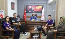 KARABÜKLÜ ŞAMPİYON BOKSÖRLERDEN İL MÜDÜRÜ GÜVEN'E ZİYARET