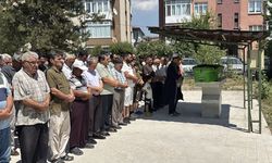 OTOMOBİLİN ÇARPTIĞI YAŞLI ADAM TOPRAĞA VERİLDİ