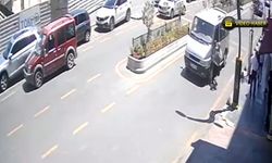HAFİF TİCARİ ARAÇ YAYAYA ÇARPTI, O ANLAR KAMERADA