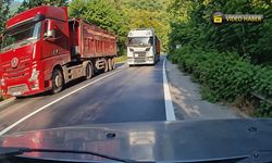 KARABÜK’TE TRAFİKTE FACİADAN DÖNÜLDÜ: O ANLAR KAMERADA