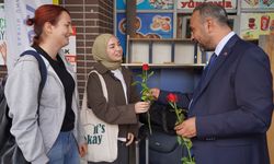 BARÜ REKTÖRÜ ÖĞRENCİLERİ OTOGARDA KARŞILADI