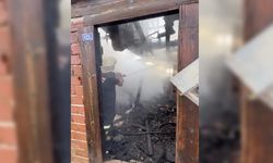 KASTAMONU’DA İKİ KATLI AHŞAP EV KÜLE DÖNDÜ