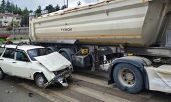 KIRMIZI IŞIK İHLALİ KAZA GETİRDİ: 2 YARALI