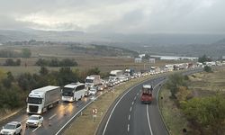 21 İLİN GEÇİŞ NOKTASINDA TRAFİK YOĞUNLUĞU