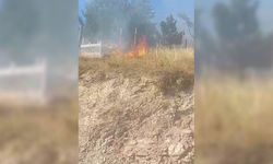 KASTAMONU’DA OTLUK ALANDAKİ YANGIN MEZARLIĞA SIÇRADI