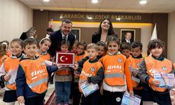 MİNİK ÖĞRENCİLERDEN BAŞKAN ÇETİNKAYA'YA ZİYARET