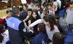 POLİS EKİPLERİNDEN ÖĞRENCİLERE GÜVENLİK DERSİ