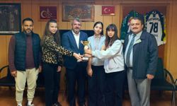ŞAMPİYONLARDAN BAŞKAN KARAKAŞ'A ZİYARET