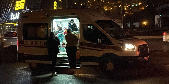 DÜZENLEMESİ YENİ YAPILAN KAVŞAKTA KAZA: 3 YARALI