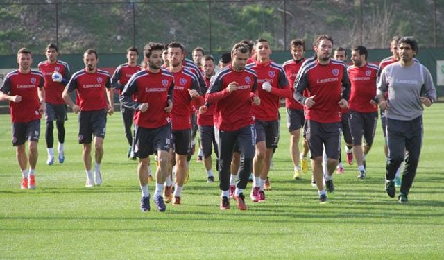 KARABÜKSPOR 3 PUAN PEŞİNDE