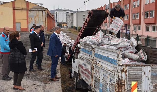 İHTİYAÇ SAHİPLERİNE KÖMÜR YARDIMI