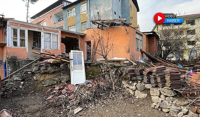 ÇATIDAN ODAYA DÜŞEN GENÇ YARALANDI