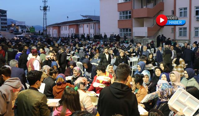 GELENEKSEL MAHALLE İFTARININ İLKİ AYDINLIKEVLER'DE YAPILDI