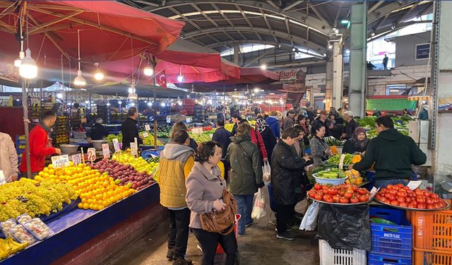 DÜŞEN FİYATLAR VATANDAŞIN YÜZÜNÜ GÜLDÜRÜYOR