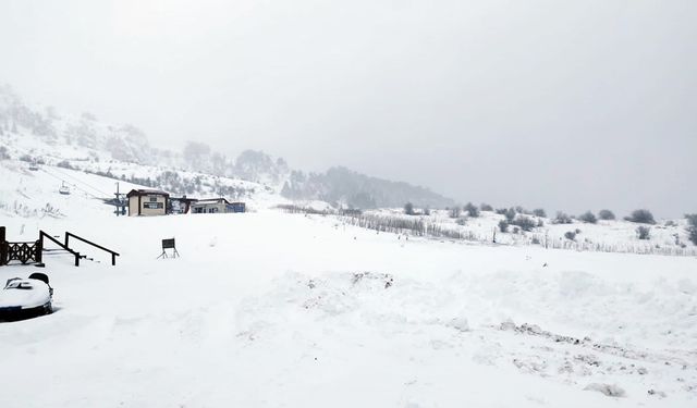 KELTEPE'DE KAR KALINLIĞI 50 SANTİMETREYE ULAŞTI