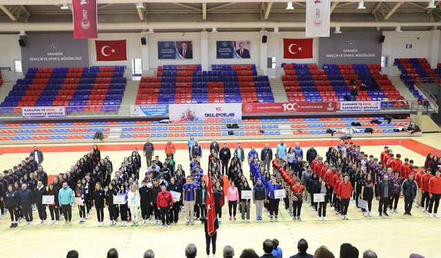 VOLEYBOL GRUP MÜSABAKALARI AÇILIŞ SEREMONİSİ KARABÜK'TE YAPILDI