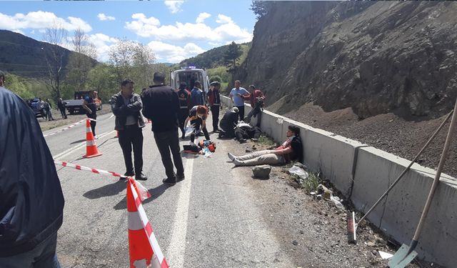 BOLU'DA ÖĞRENCİLERİ TAŞIYAN ARAÇ KAZA YAPTI: 15 YARALI