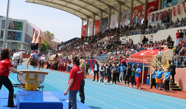 19 MAYIS GENÇLİK VE SPOR BAYRAMI ÇOŞKU İLE KUTLANDI